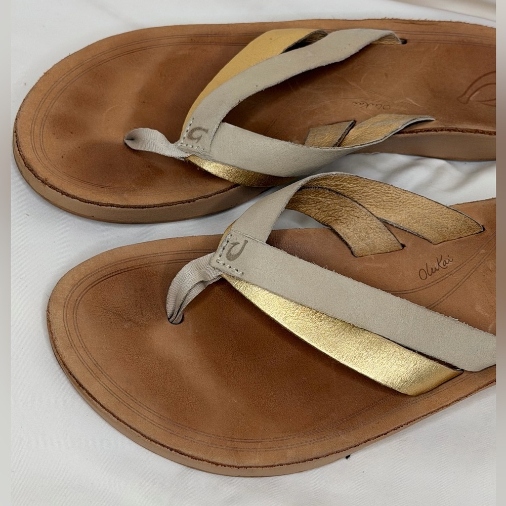 OluKai Kaekae Tapa Gold Flip Flop Comfort Thong Sandal Women's Leather 8 EU 38 - Picture 3 of 8